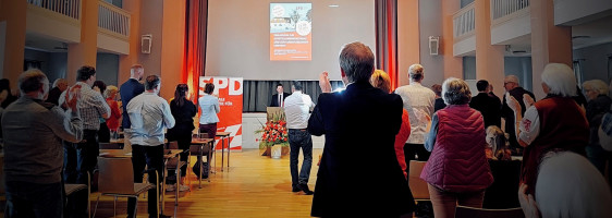 Standing Ovations nach der Bewerbungsrede für die Bundestagskandidatur 2025